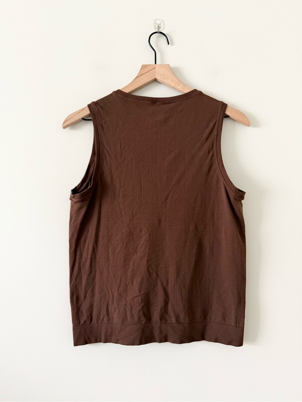 Athleta Perforated Brown Sleeveless Crewneck Top Size M - Picture 3 of 3